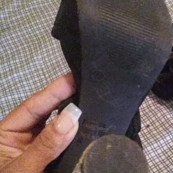 Pair of size 7 heels - Picture 3 of 4